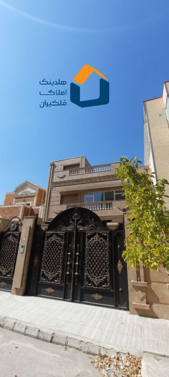 حیاط ویلایی در فاز۲