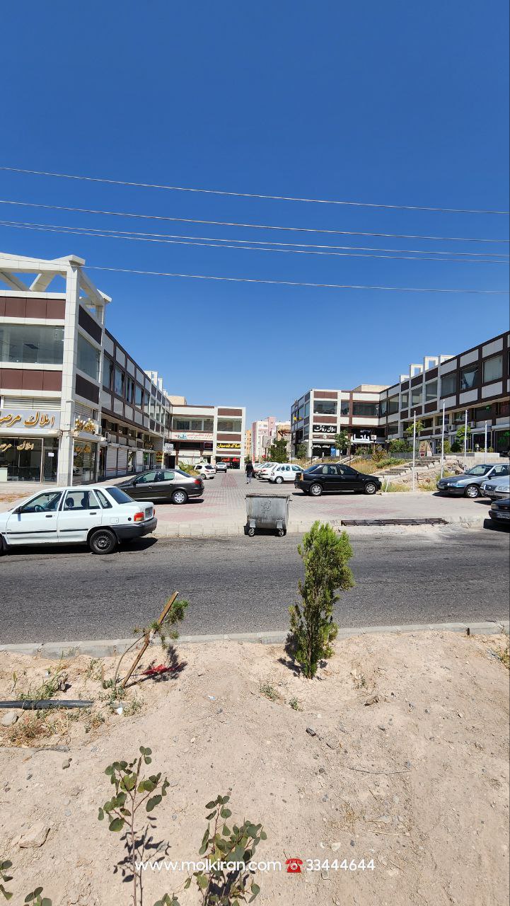 مغازه تجاری بر اتوبان