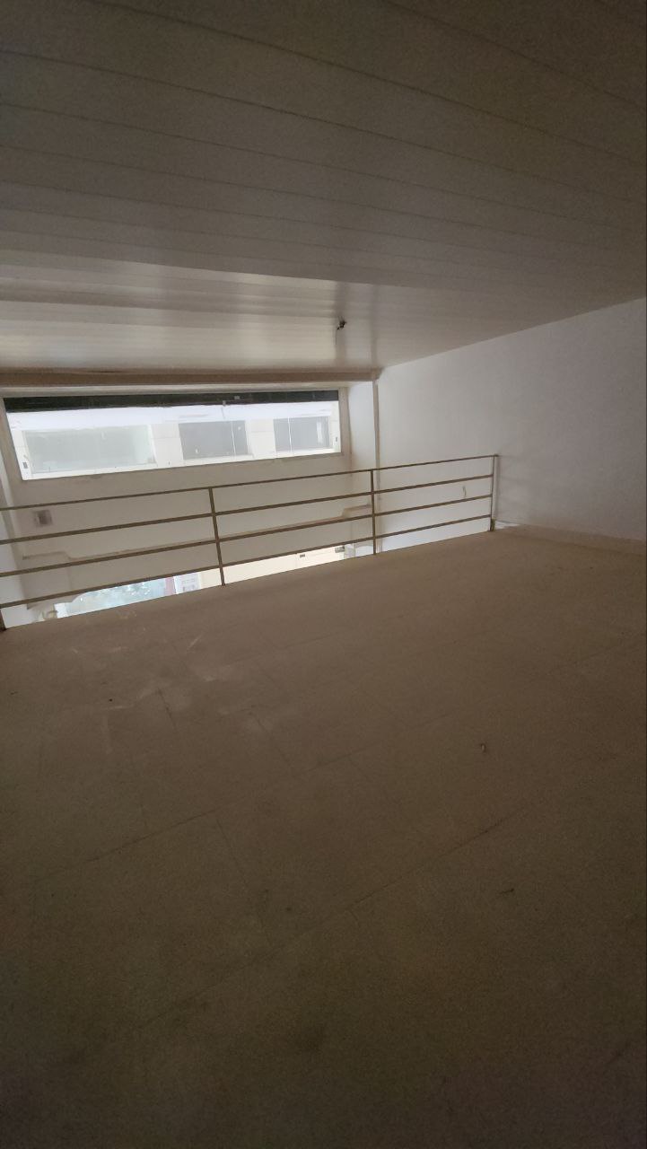 مغازه تجاری بر اتوبان