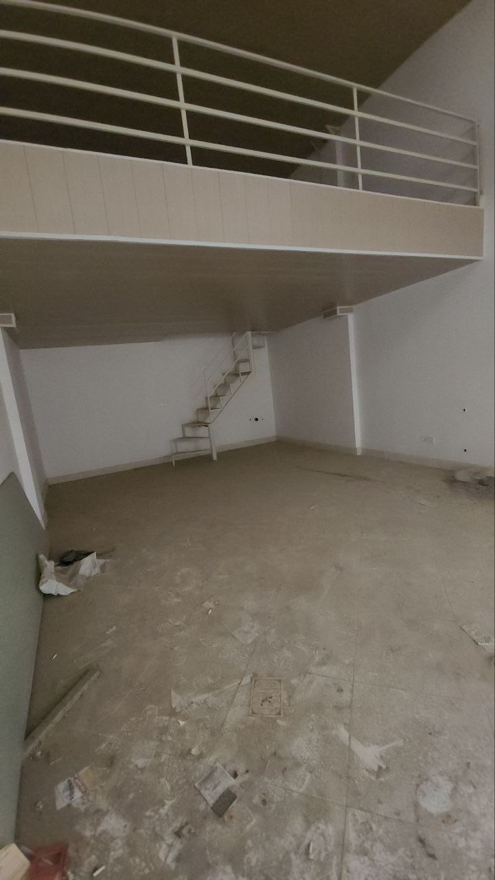 مغازه تجاری بر اتوبان