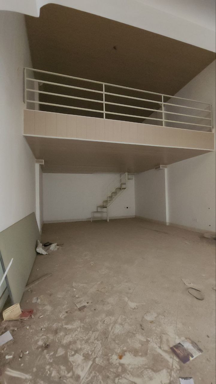 مغازه تجاری بر اتوبان