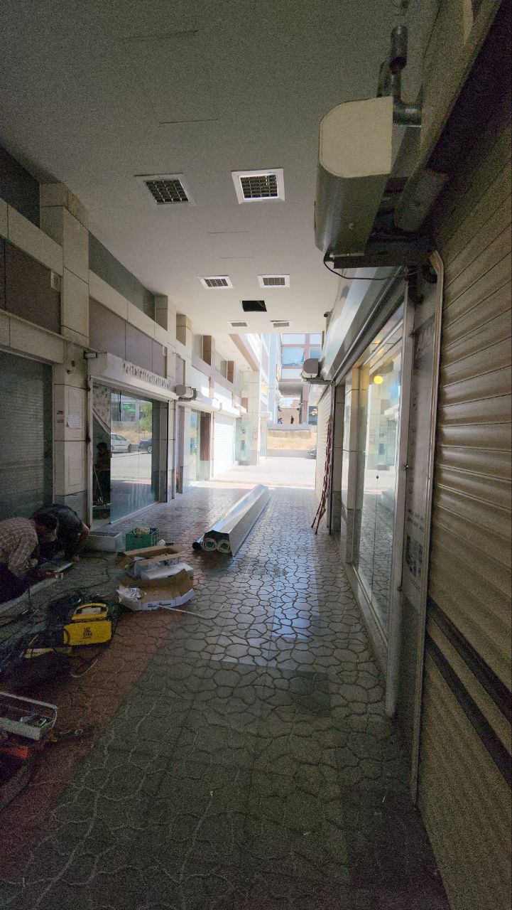 مغازه تجاری بر اتوبان