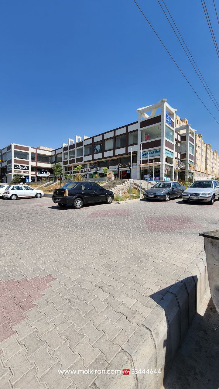 مغازه تجاری بر اتوبان